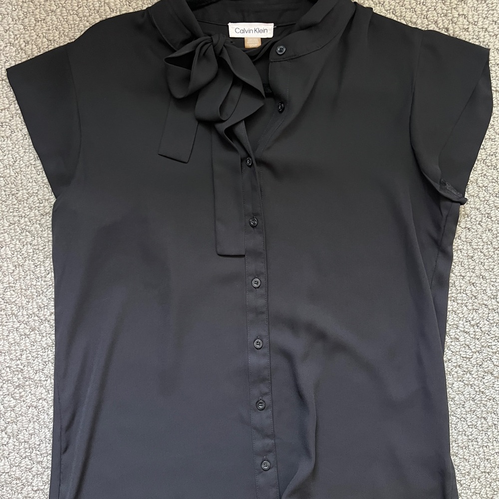 Calvin Klein Elegant Black Button-Down Blouse with Tie Bow size small